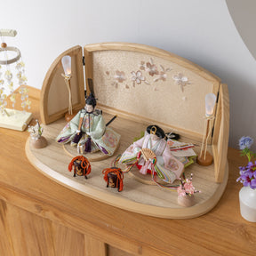 雛人形 ひなも平飾り 白木 吉藤 雪輪桜刺繍