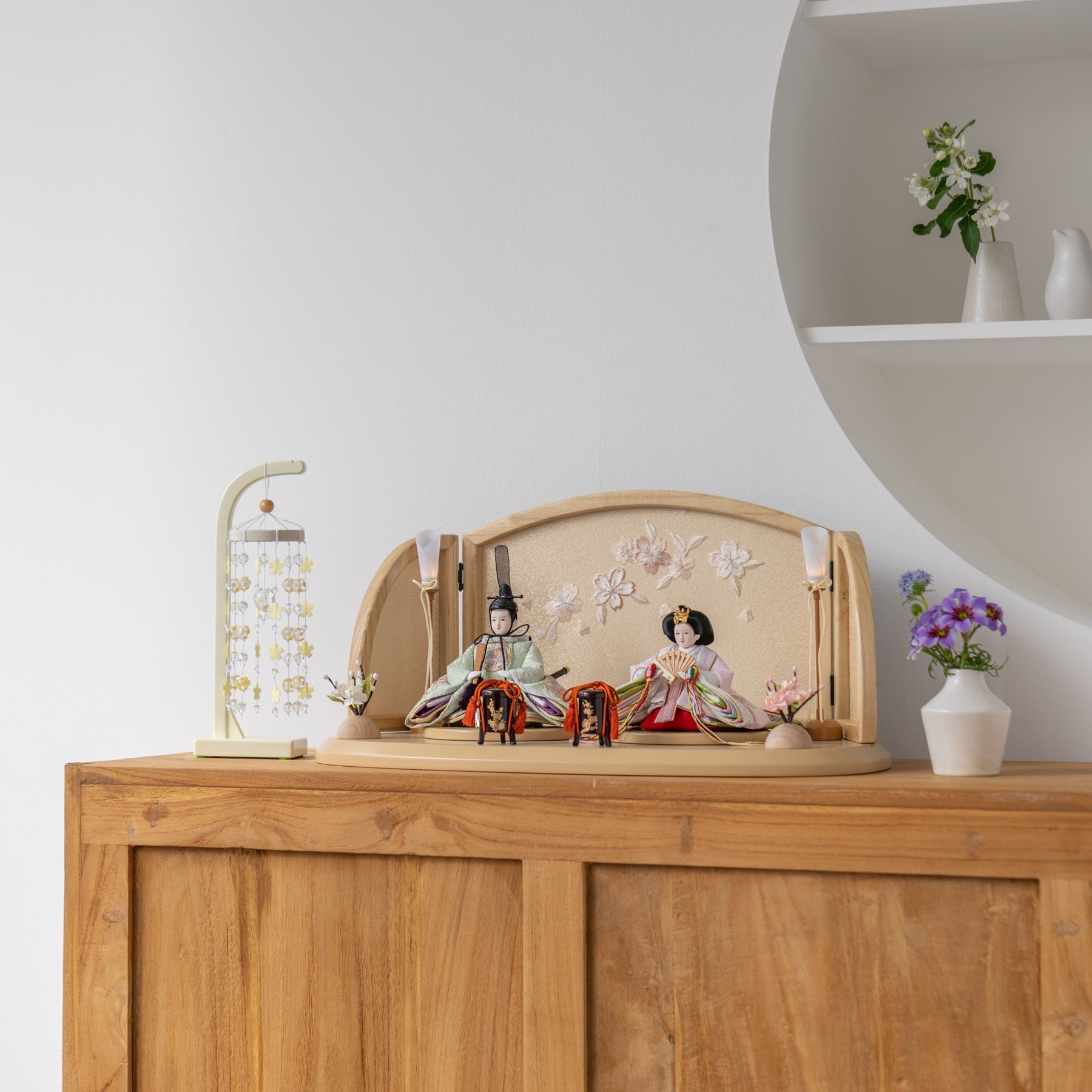 雛人形 ひなも平飾り 白木 吉藤 雪輪桜刺繍