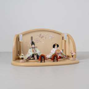 雛人形 ひなも平飾り 白木 吉藤 雪輪桜刺繍