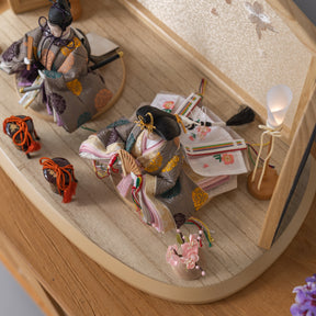 雛人形 ひなも平飾り 白木 吉藤 雲立湧花菱紋