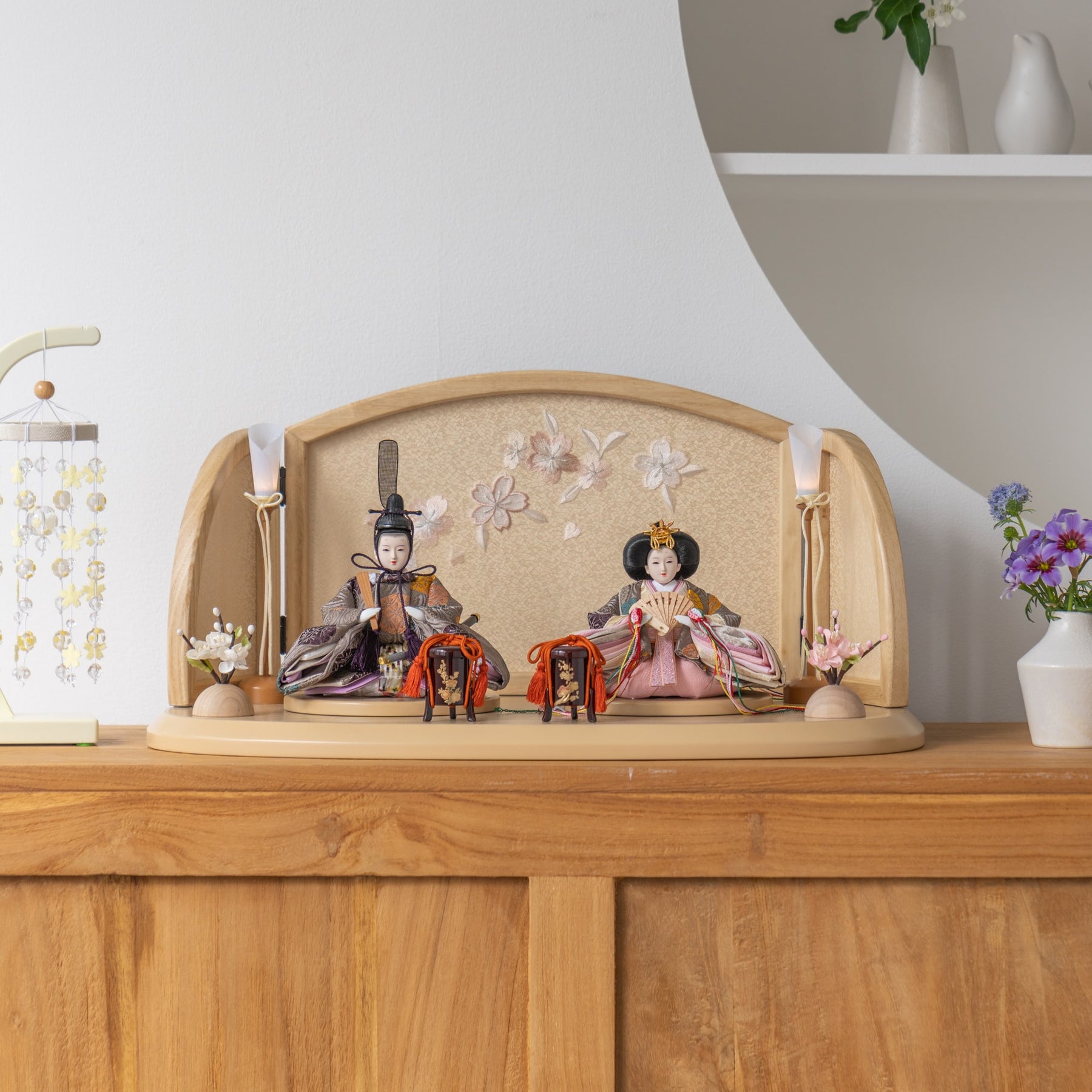 雛人形 ひなも平飾り 白木 吉藤 雲立湧花菱紋