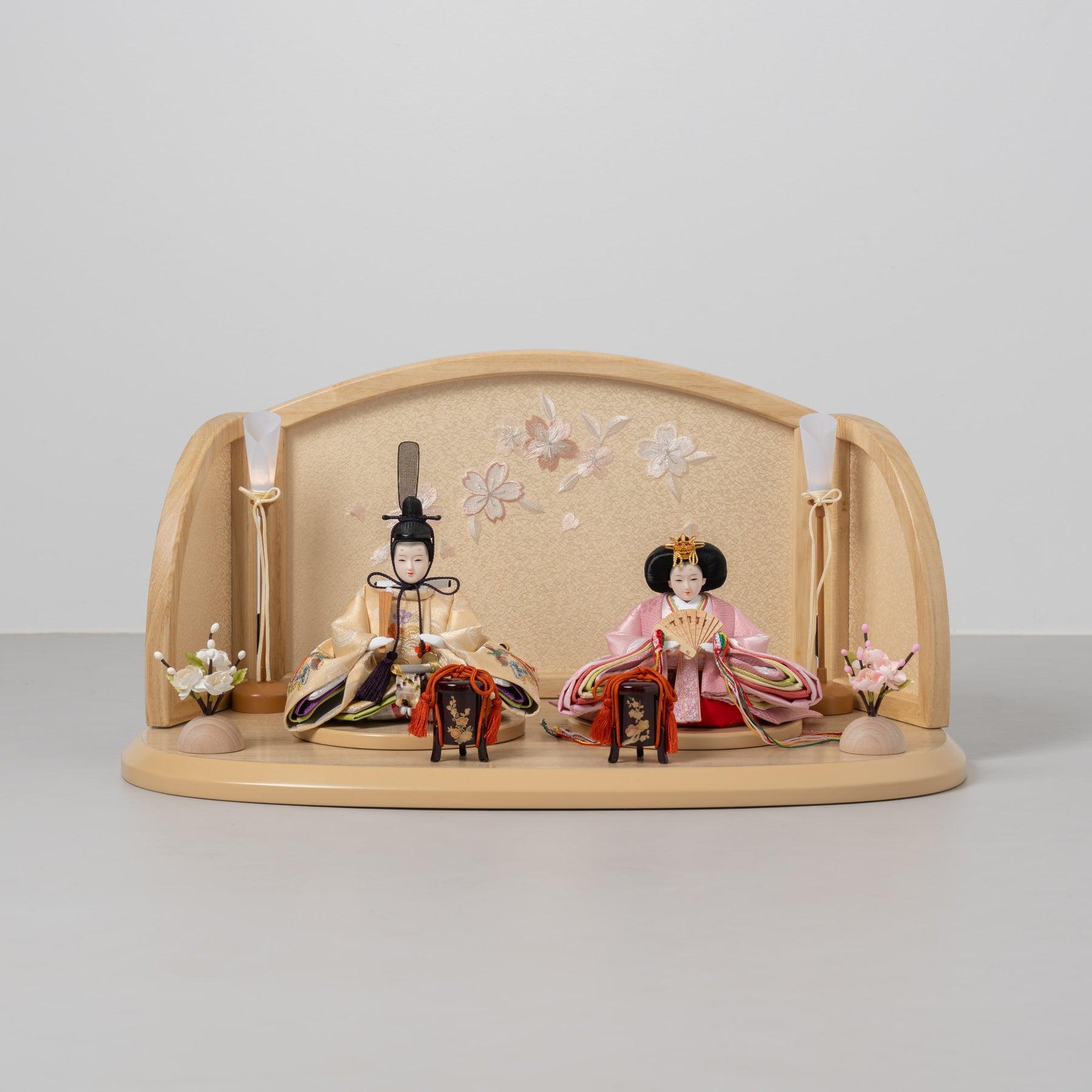 雛人形 ひなも平飾り 白木 吉藤 鳳凰刺繍