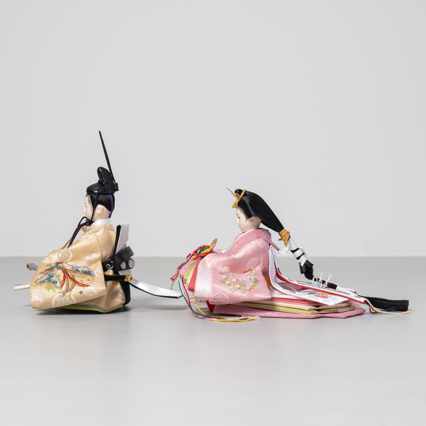 雛人形 ひなも平飾り 白木 吉藤 鳳凰刺繍