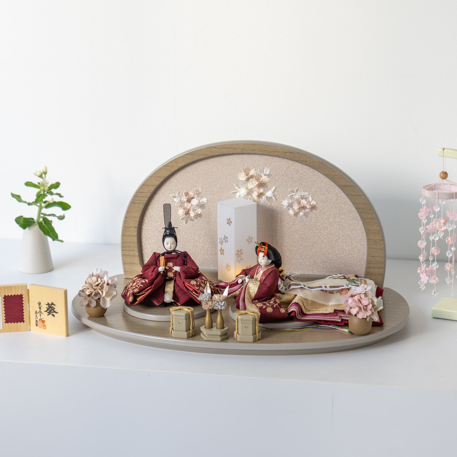 雛人形 絢音平飾り グレー 柴田家千代 エンジ蔦柄