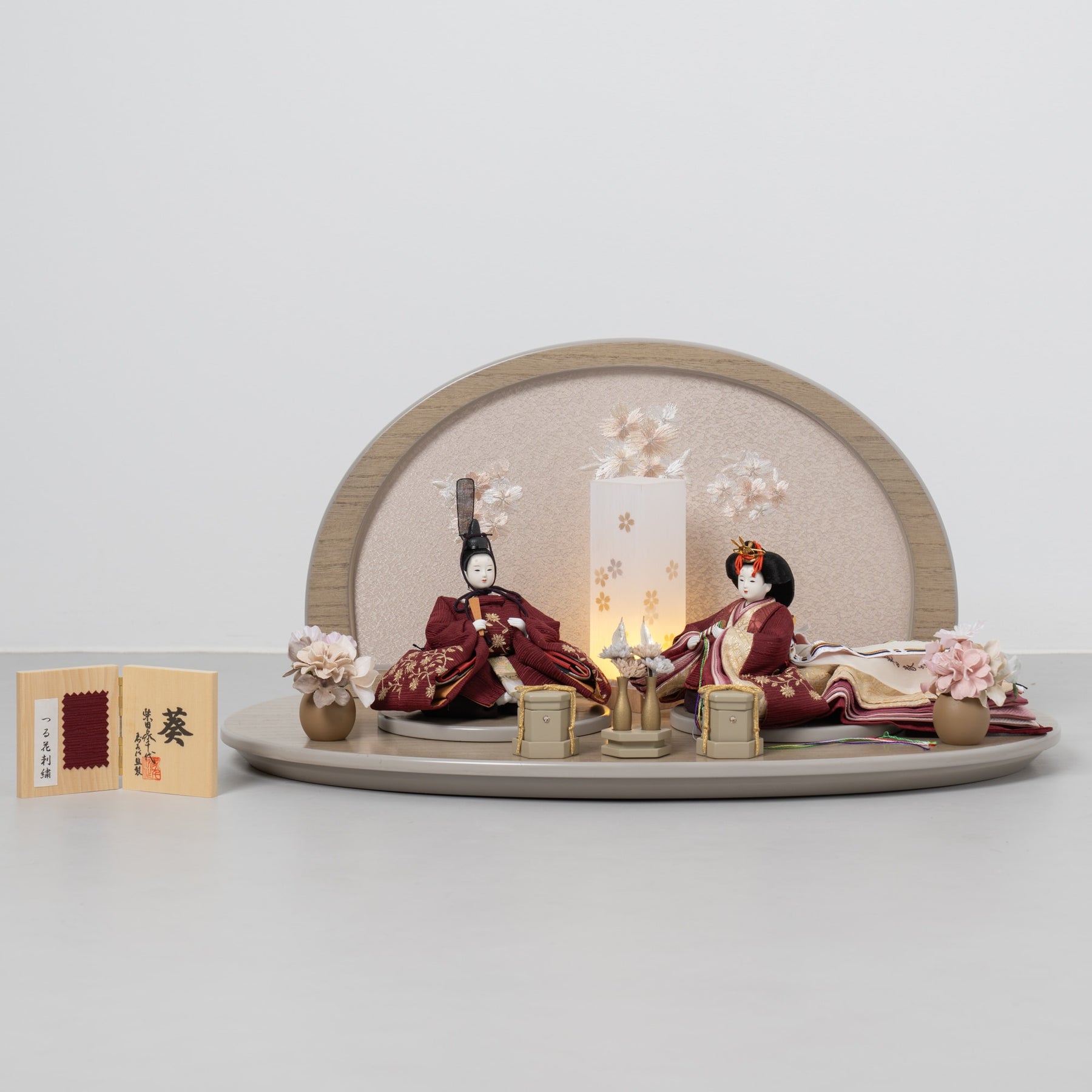 雛人形 絢音平飾り グレー 柴田家千代 エンジ蔦柄