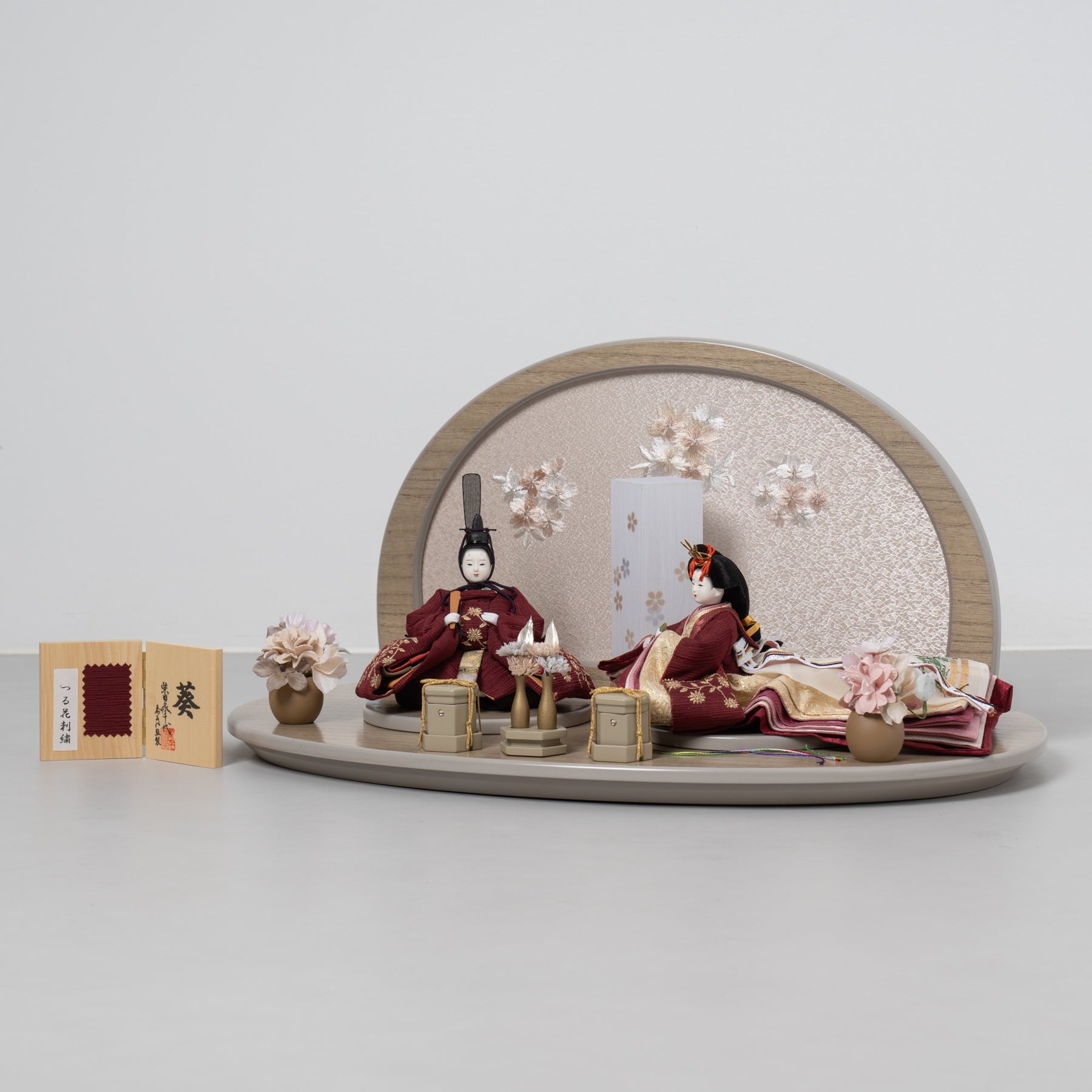 雛人形 絢音平飾り グレー 柴田家千代 エンジ蔦柄