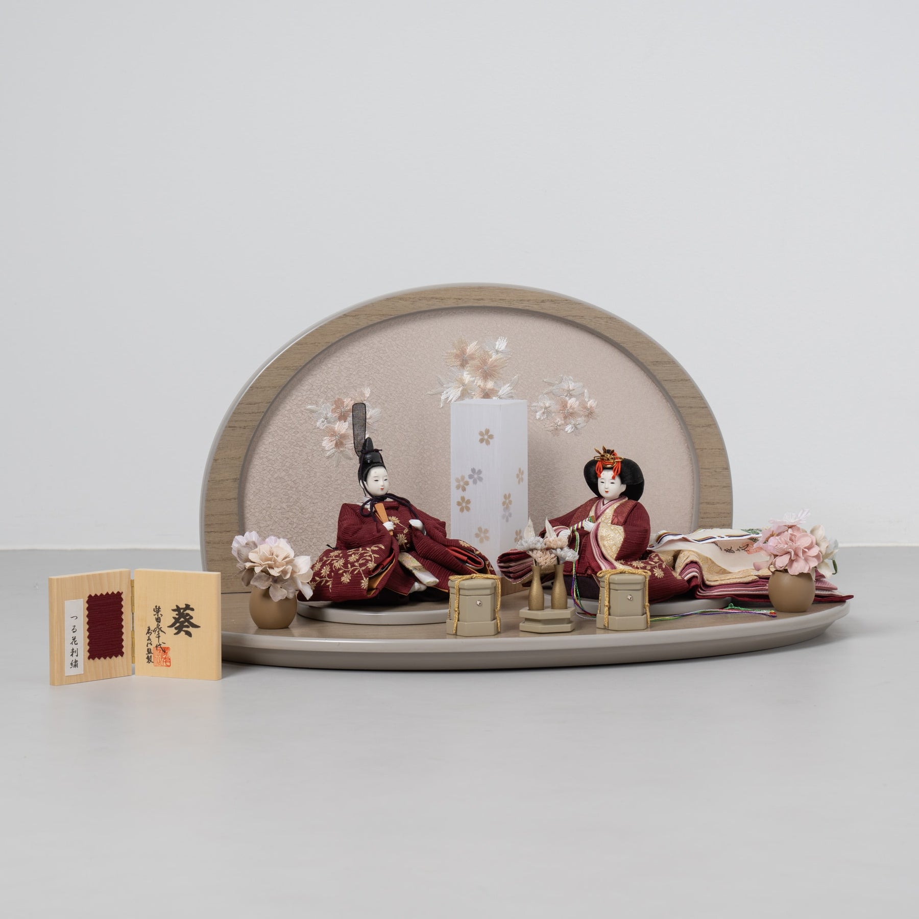 雛人形 絢音平飾り グレー 柴田家千代 エンジ蔦柄