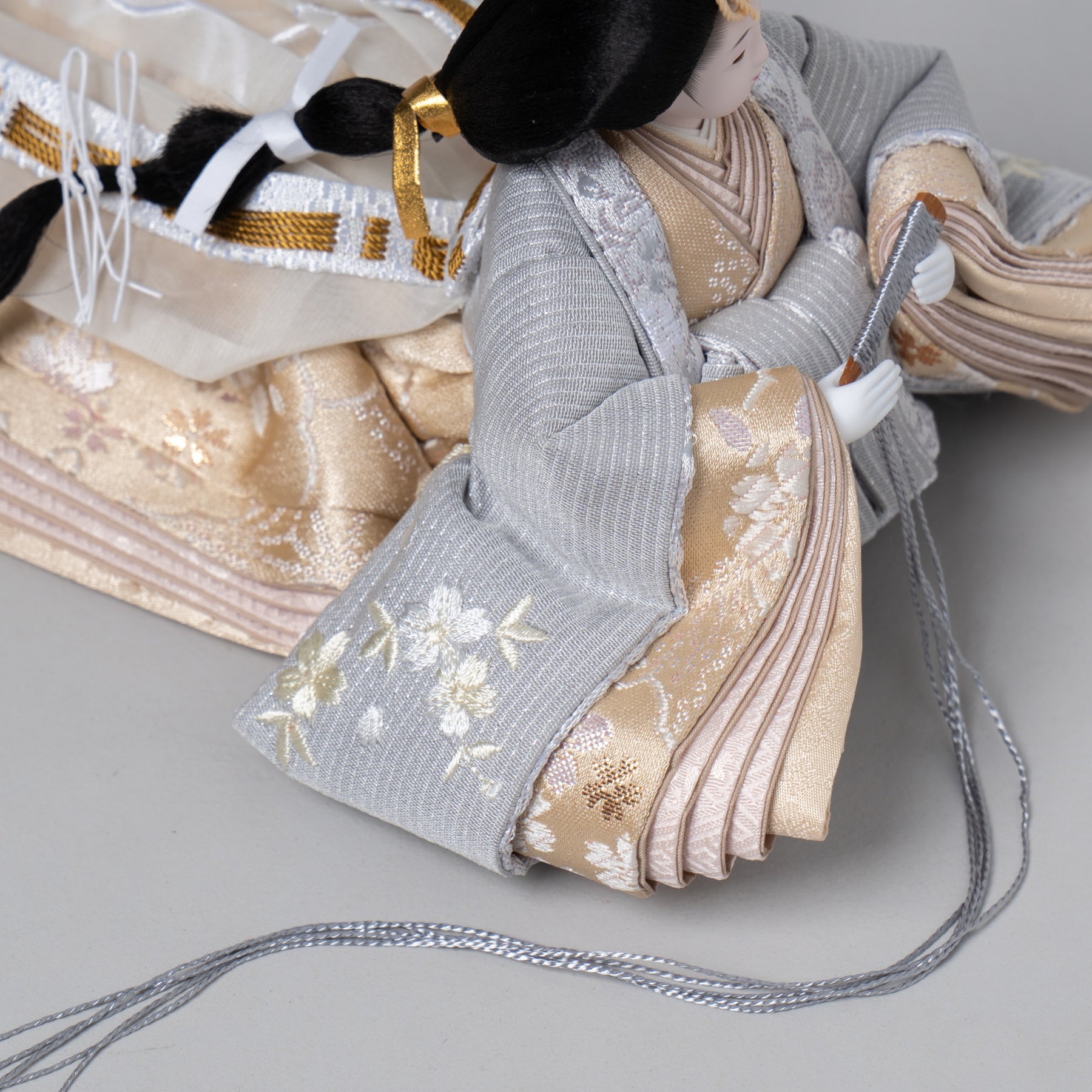 雛人形 絢音平飾り グレー 柴田家千代 薄グレー桜