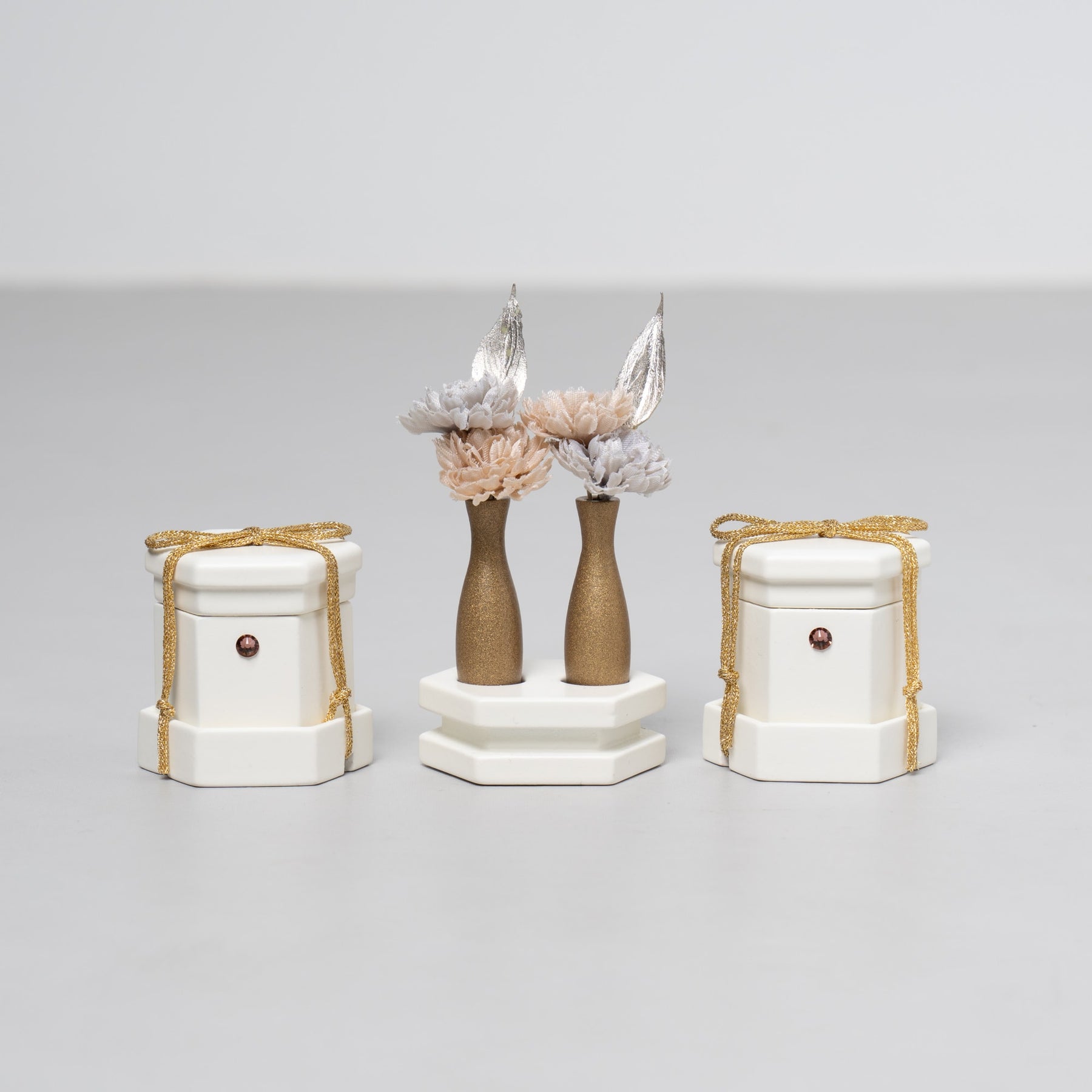 雛人形 絢音平飾り アイボリー 柴田家千代 白藤七宝柄