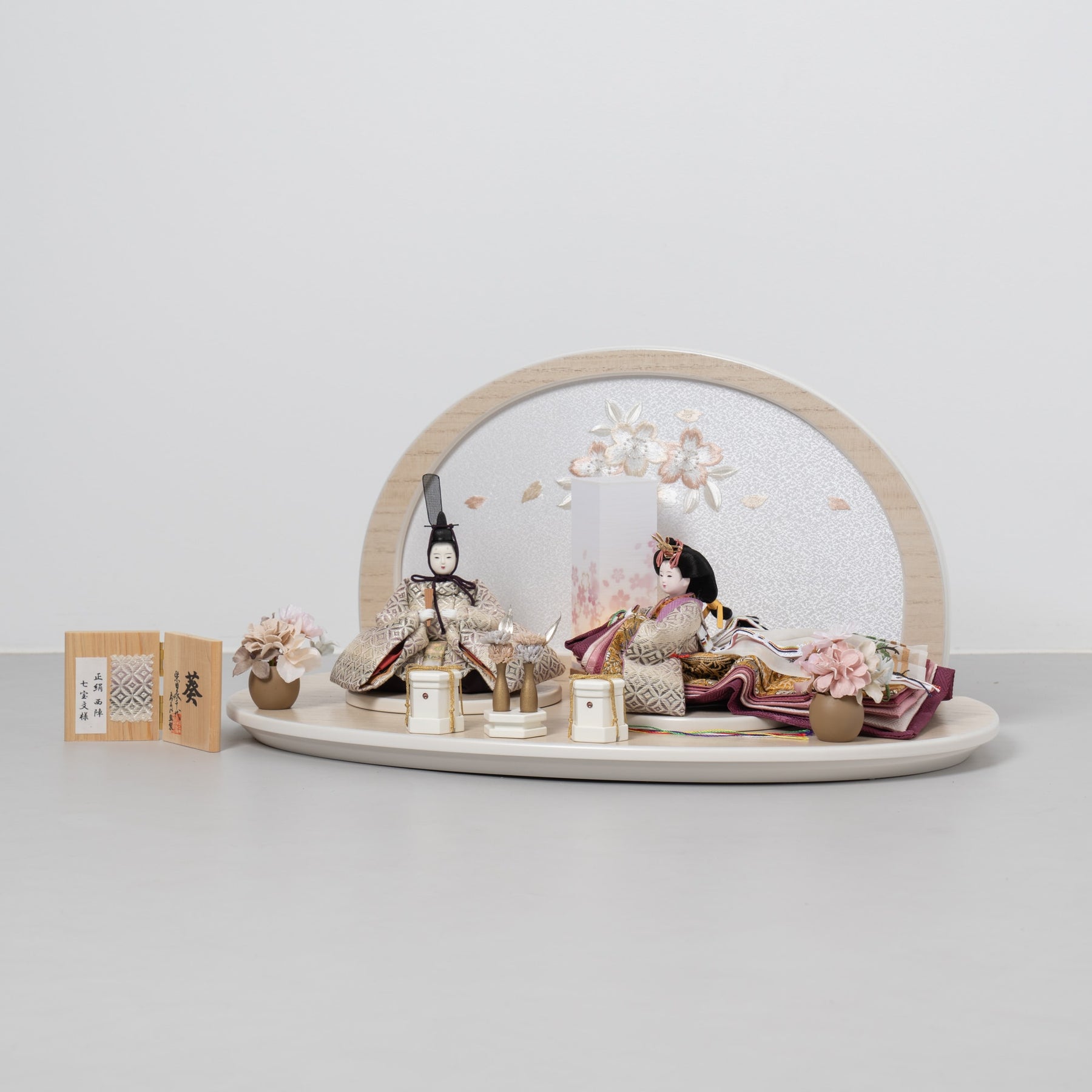 雛人形 絢音平飾り アイボリー 柴田家千代 白藤七宝柄