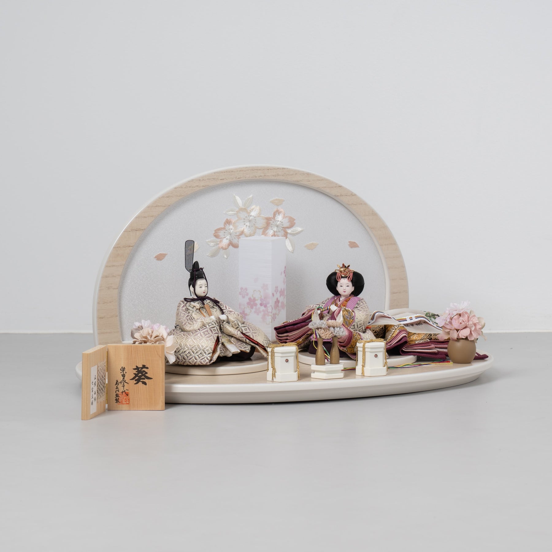 雛人形 絢音平飾り アイボリー 柴田家千代 白藤七宝柄