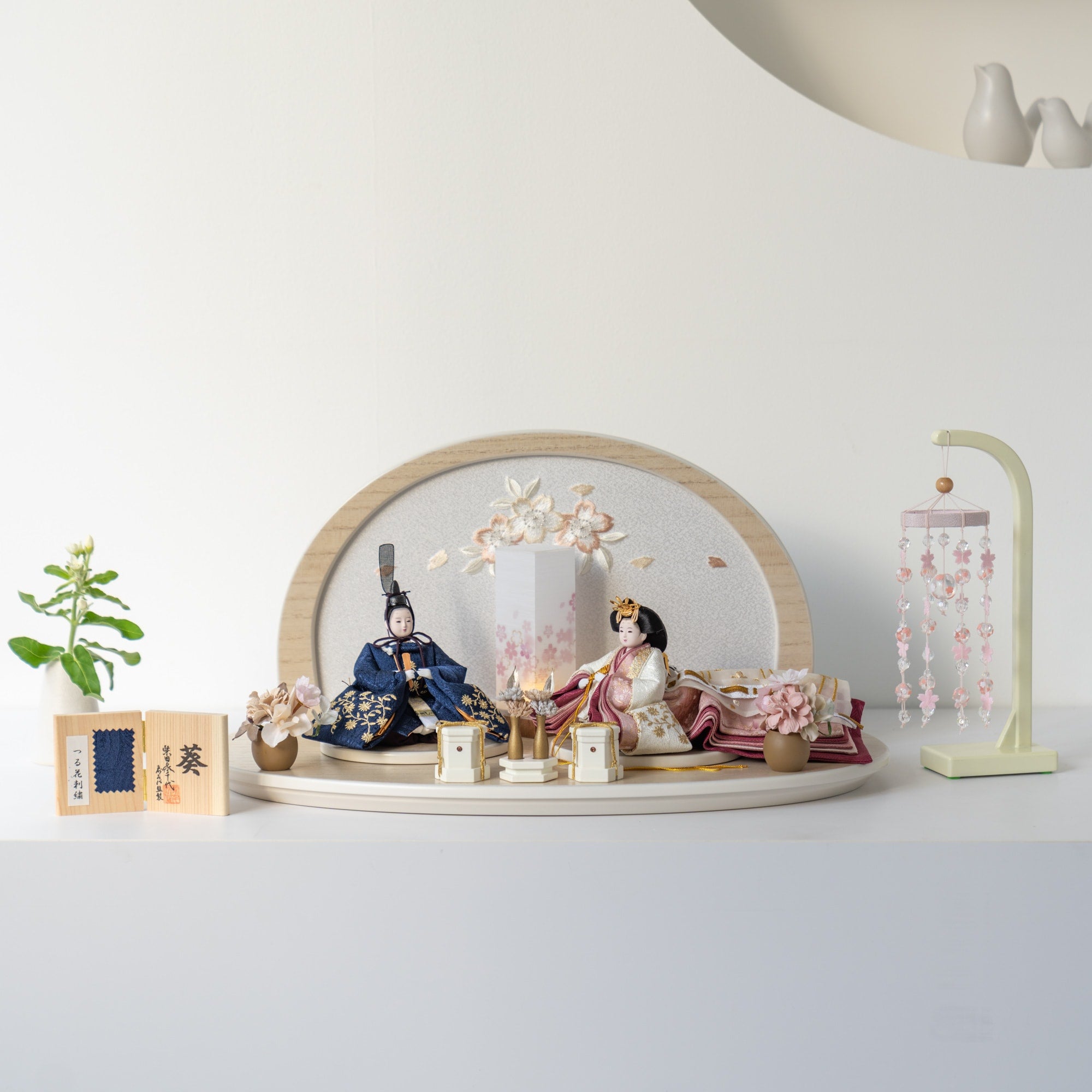 惠緋お取り置きページ 絢音平飾り アイボリー 柴田家千代 紺白蔦柄 お雛様 コンパクト