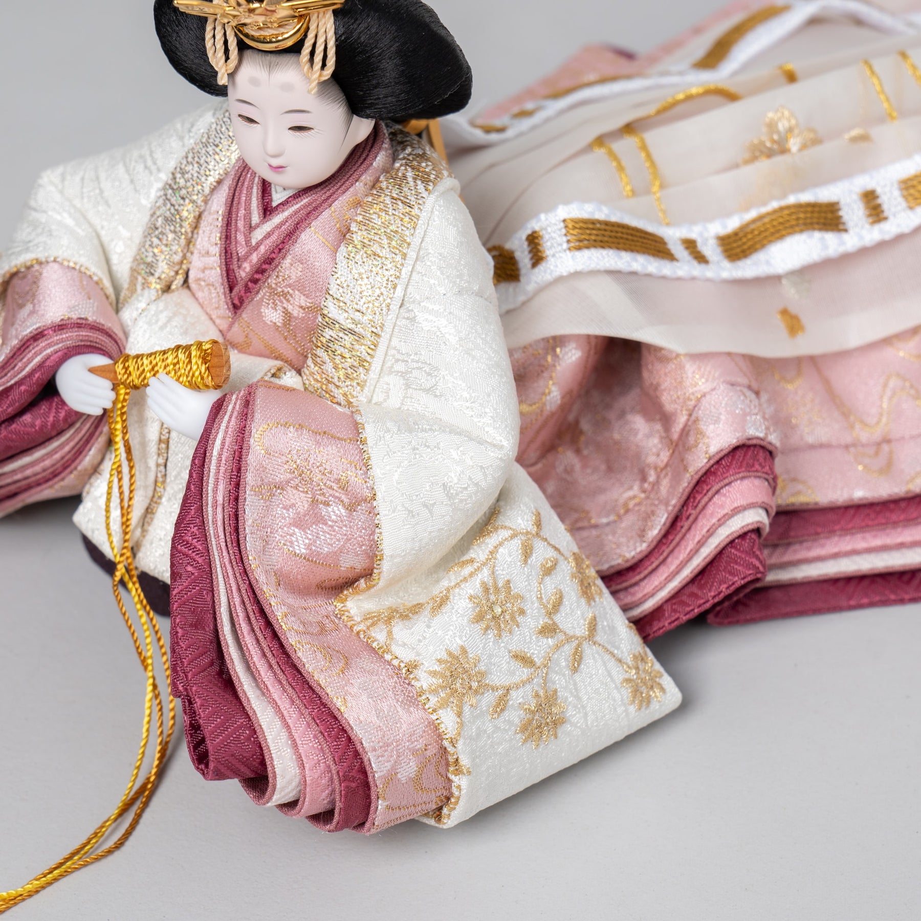 雛人形 絢音平飾り アイボリー 柴田家千代 紺白蔦柄