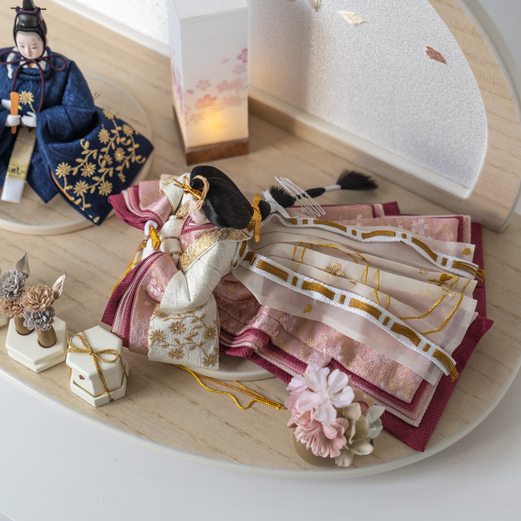 雛人形 絢音平飾り アイボリー 柴田家千代 紺白蔦柄