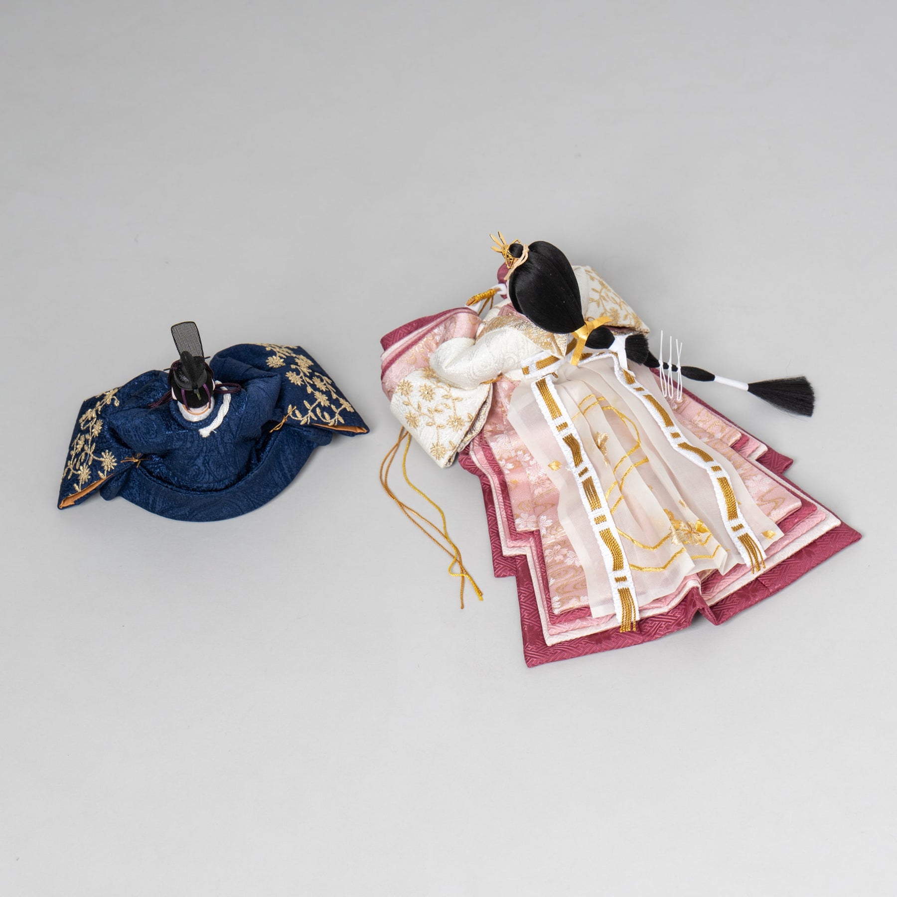 雛人形 絢音平飾り アイボリー 柴田家千代 紺白蔦柄