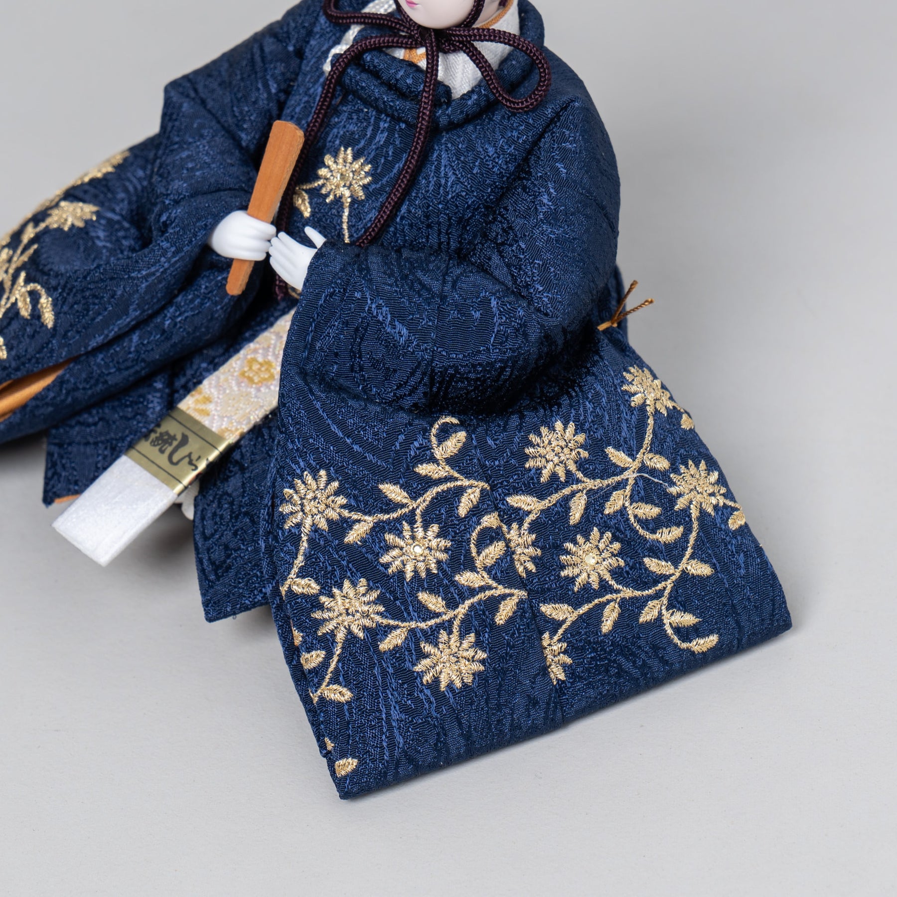 雛人形 絢音平飾り アイボリー 柴田家千代 紺白蔦柄