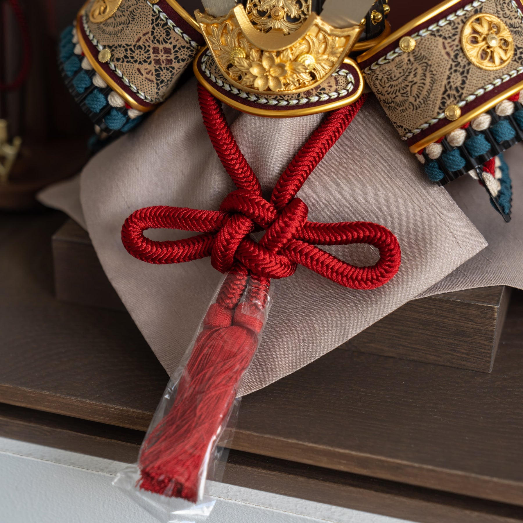 五月人形 玄志 兜飾り 緋色 8号 錆赤縹緘 一徳作