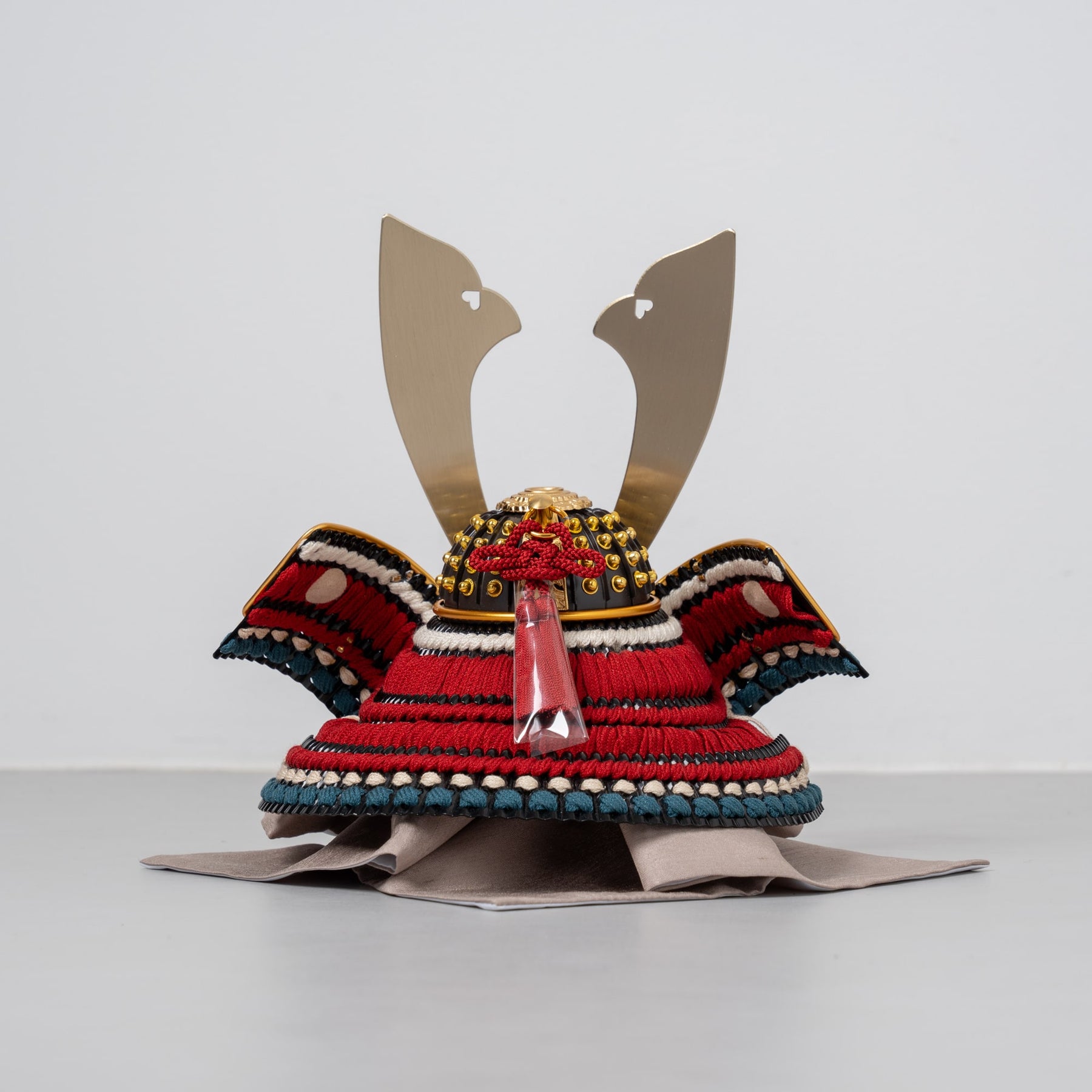 五月人形 玄志 兜飾り 緋色 8号 錆赤縹緘 一徳作