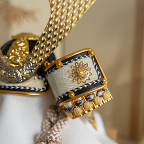 五月人形 玄志 兜飾り ベージュ 7号ベージュ松葉中鍬