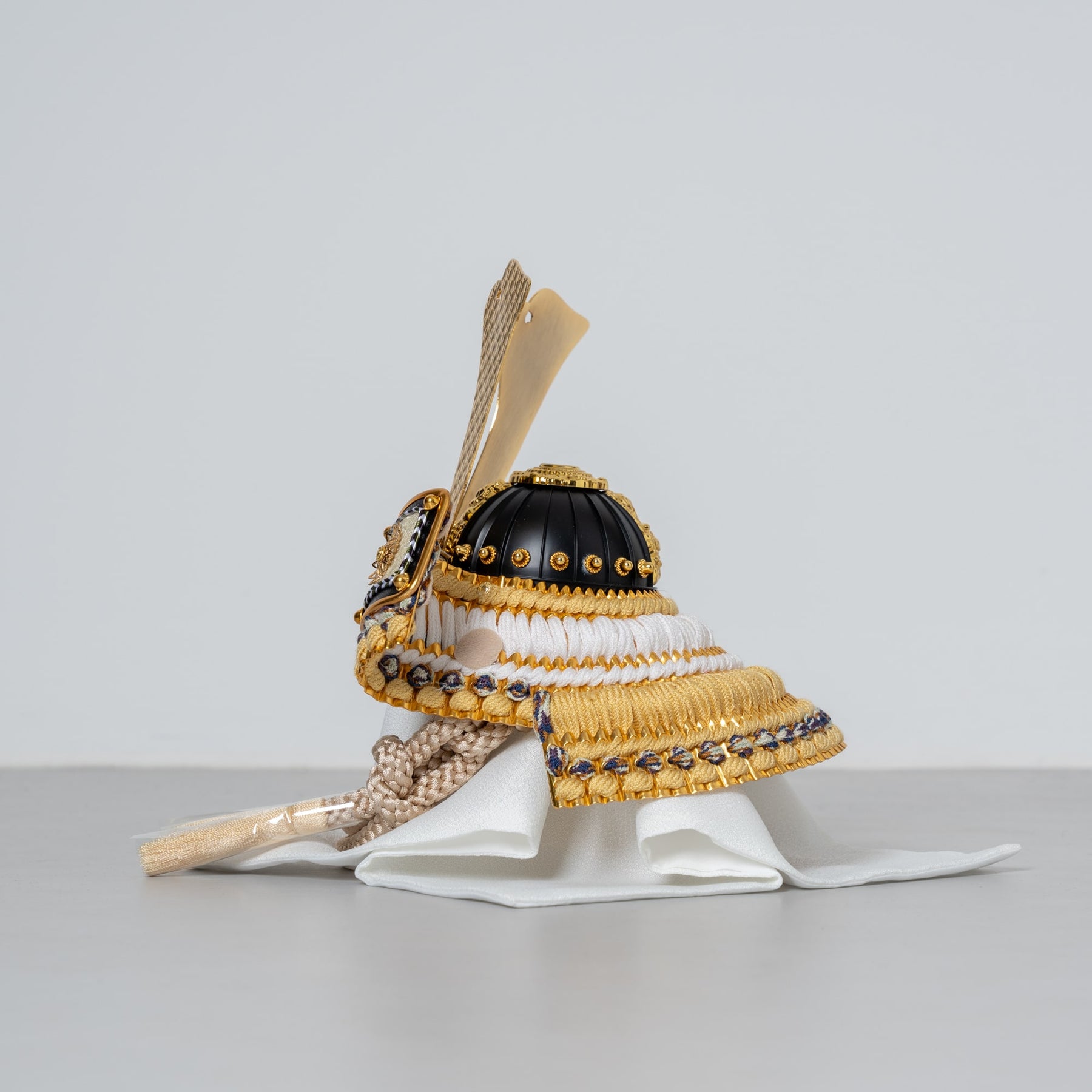 五月人形 玄志 兜飾り ベージュ 7号ベージュ松葉中鍬