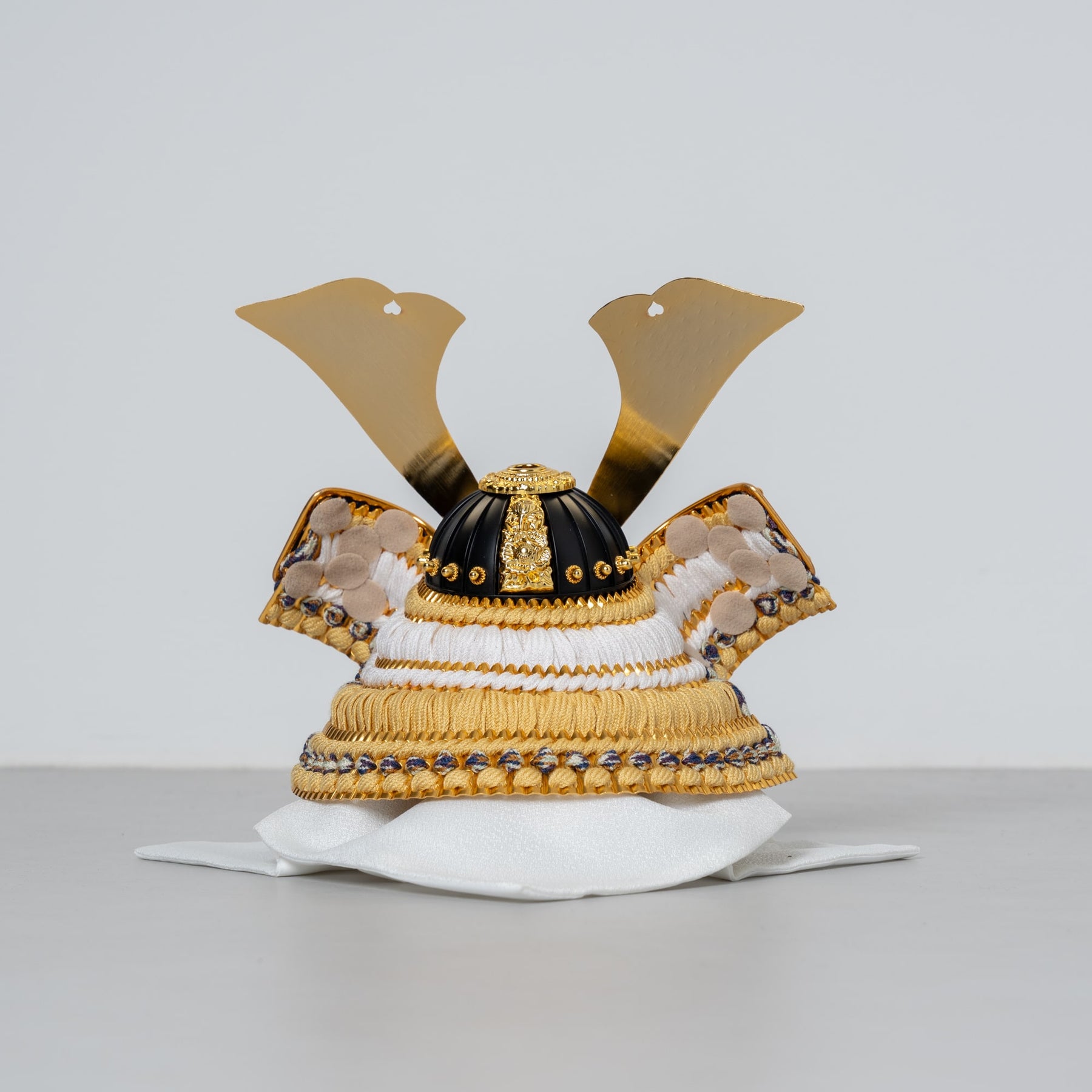 五月人形 玄志 兜飾り ベージュ 7号ベージュ松葉中鍬