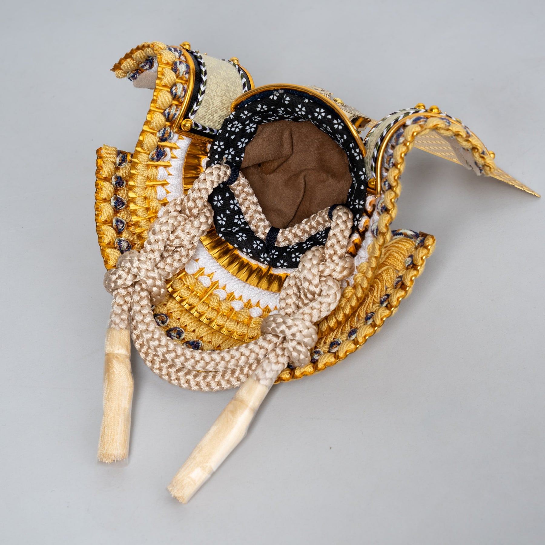 五月人形 玄志 兜飾り ベージュ 7号ベージュ松葉中鍬