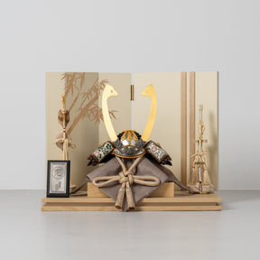 五月人形 玄志 兜飾り ベージュ 1/5 暁 濃茶糸縅