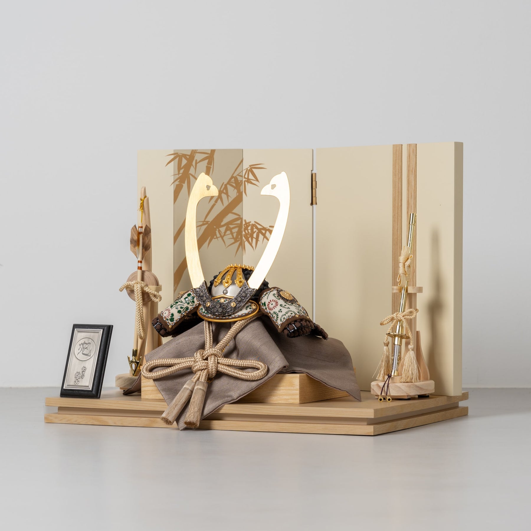 五月人形 玄志 兜飾り ベージュ 1/5 暁 濃茶糸縅