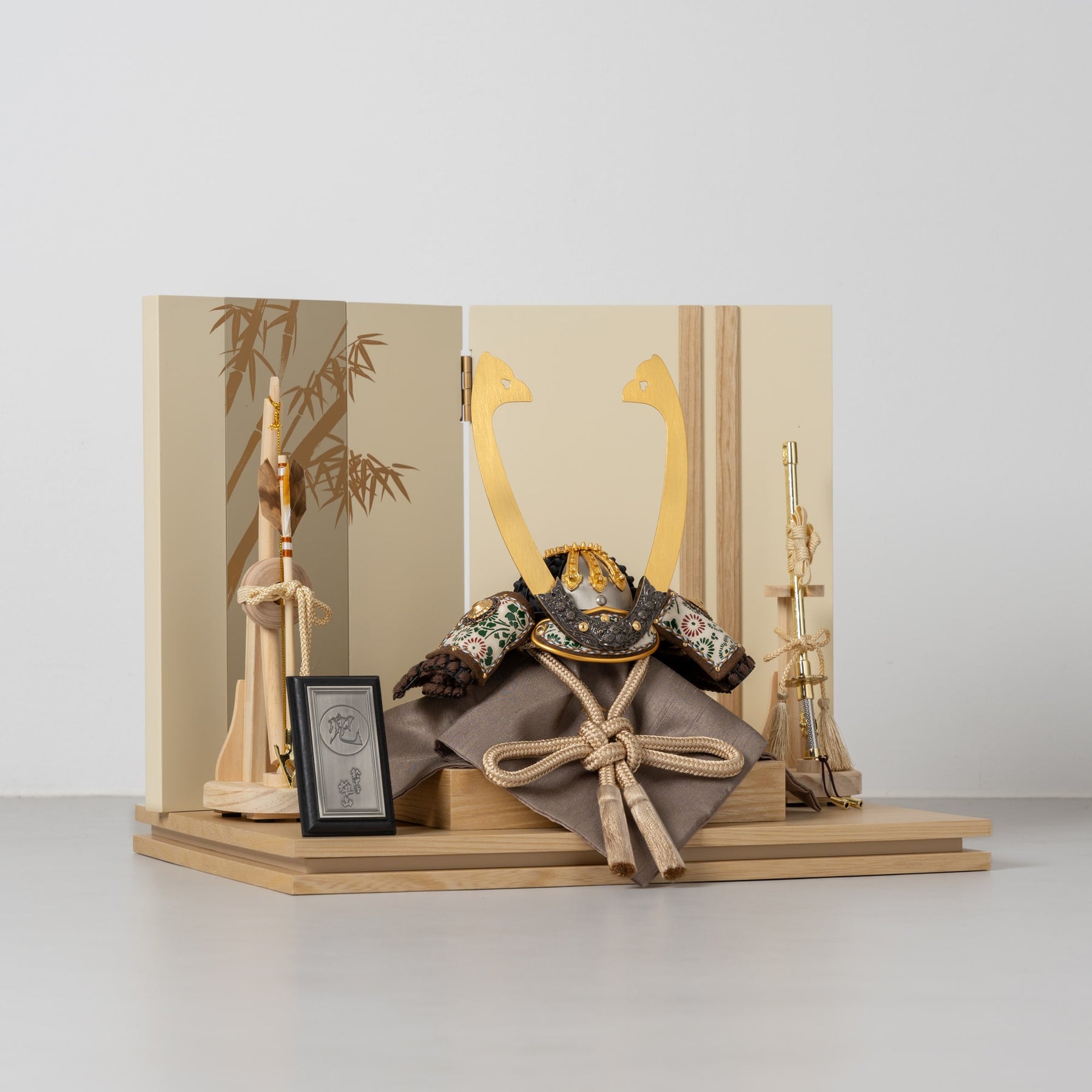 五月人形 玄志 兜飾り ベージュ 1/5 暁 濃茶糸縅