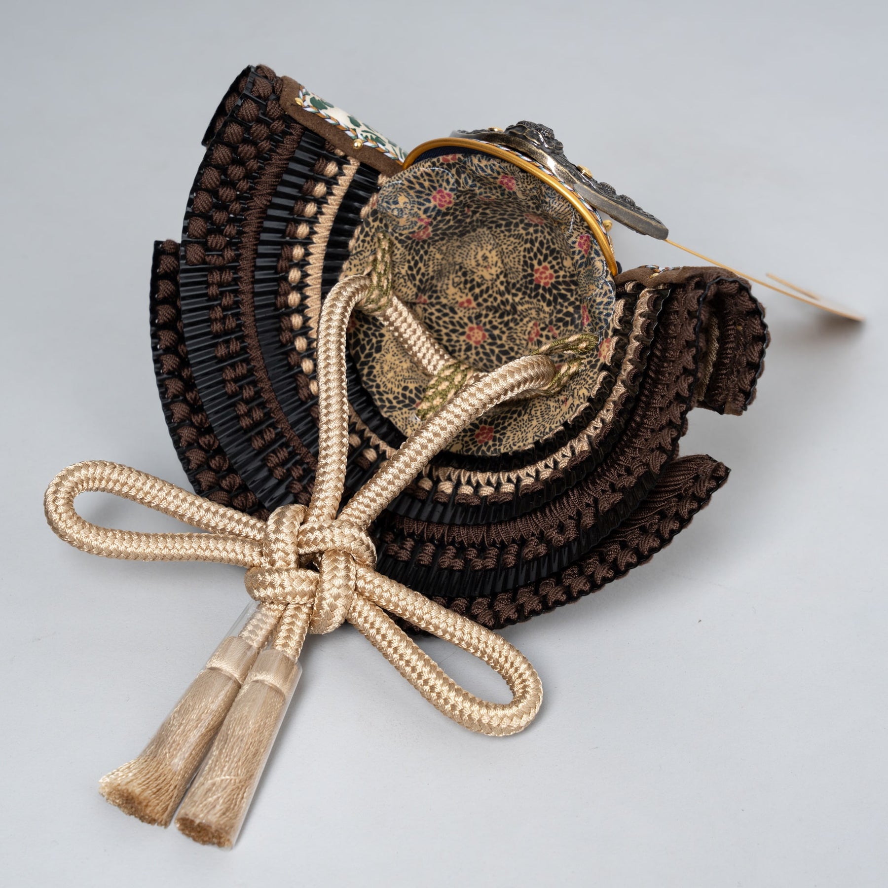 五月人形 玄志 兜飾り ベージュ 1/5 暁 濃茶糸縅