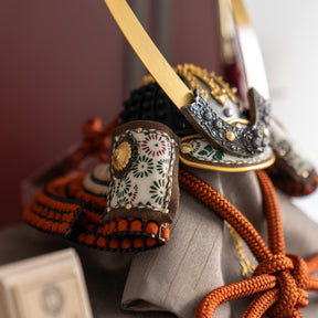 五月人形 玄志 兜収納 緋色 1/5 暁 真朱糸縅