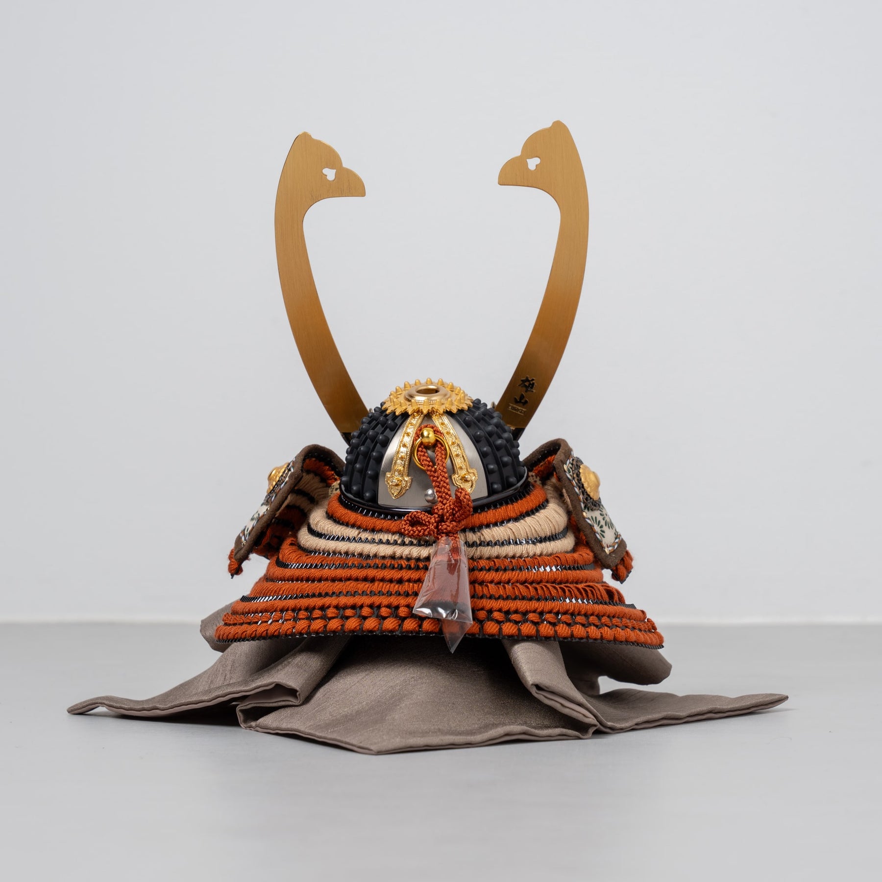 五月人形 玄志 兜収納 緋色 1/5 暁 真朱糸縅