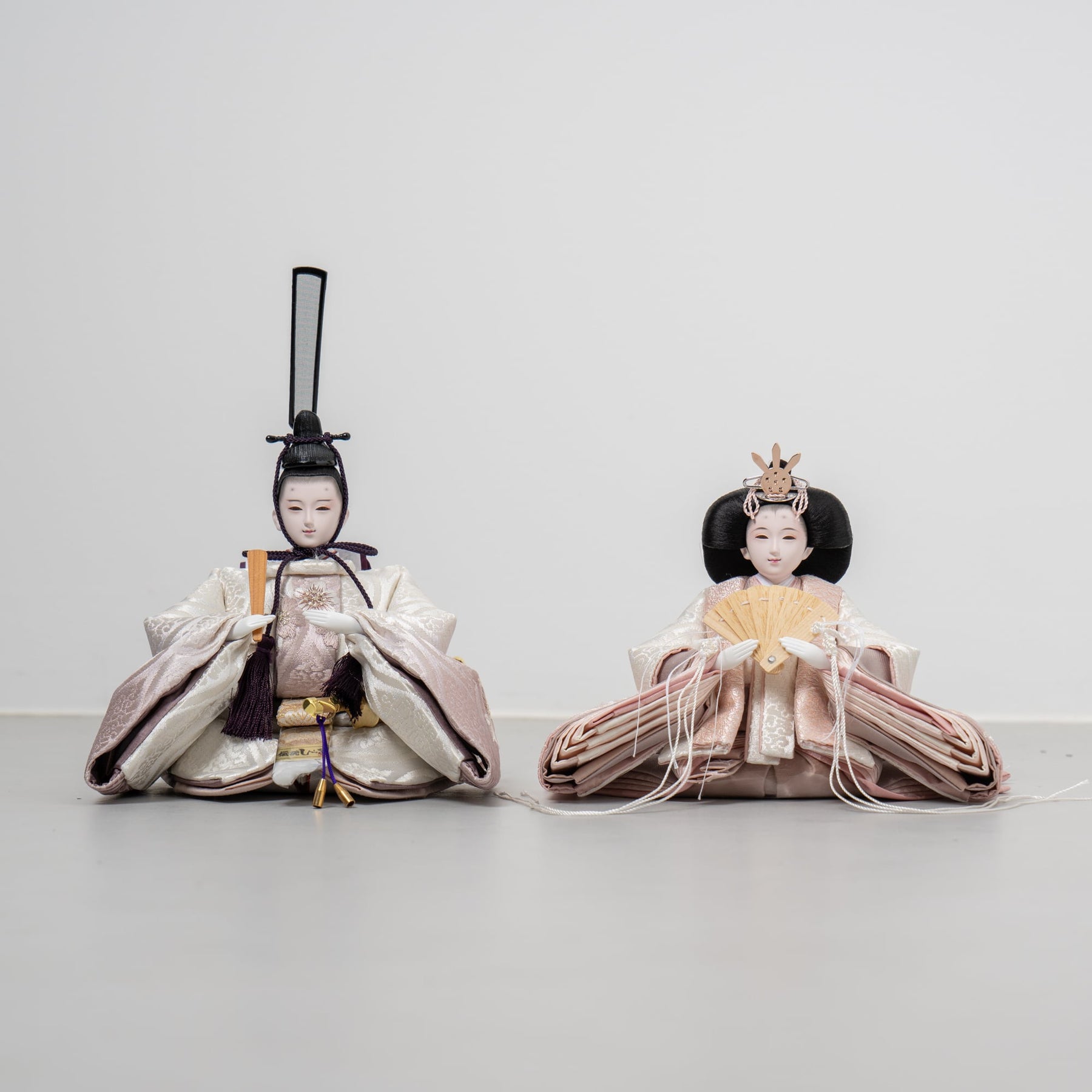 雛人形 光白平飾り 白 平安道翠 立湧桜刺繍