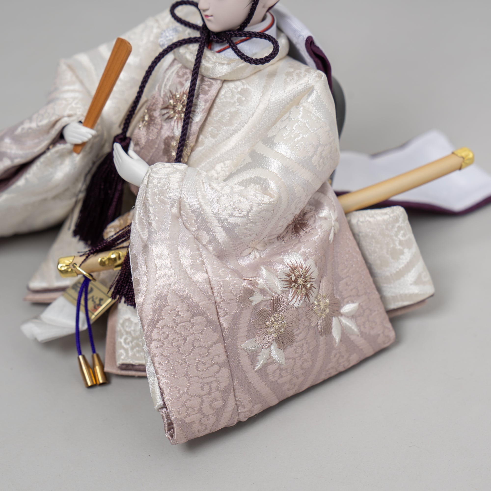 雛人形 光白平飾り 白 平安道翠 立湧桜刺繍