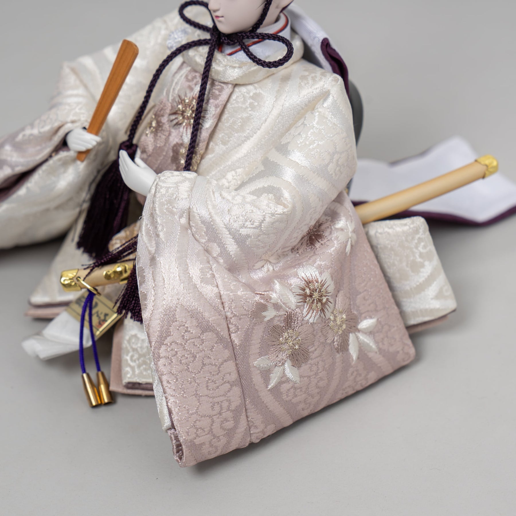 雛人形 光白平飾り 白 平安道翠 立湧桜刺繍