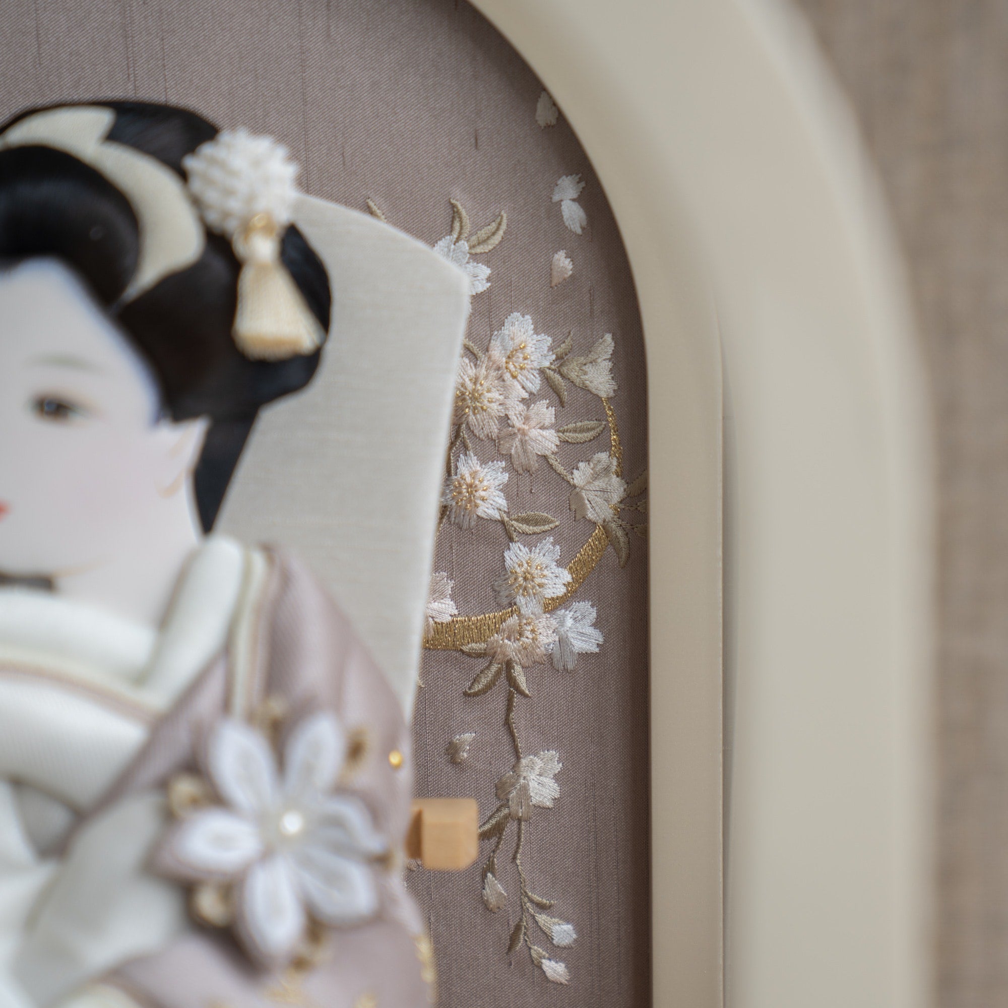 羽子板ケース ロマネ ベージュ 8号 蔦刺繍