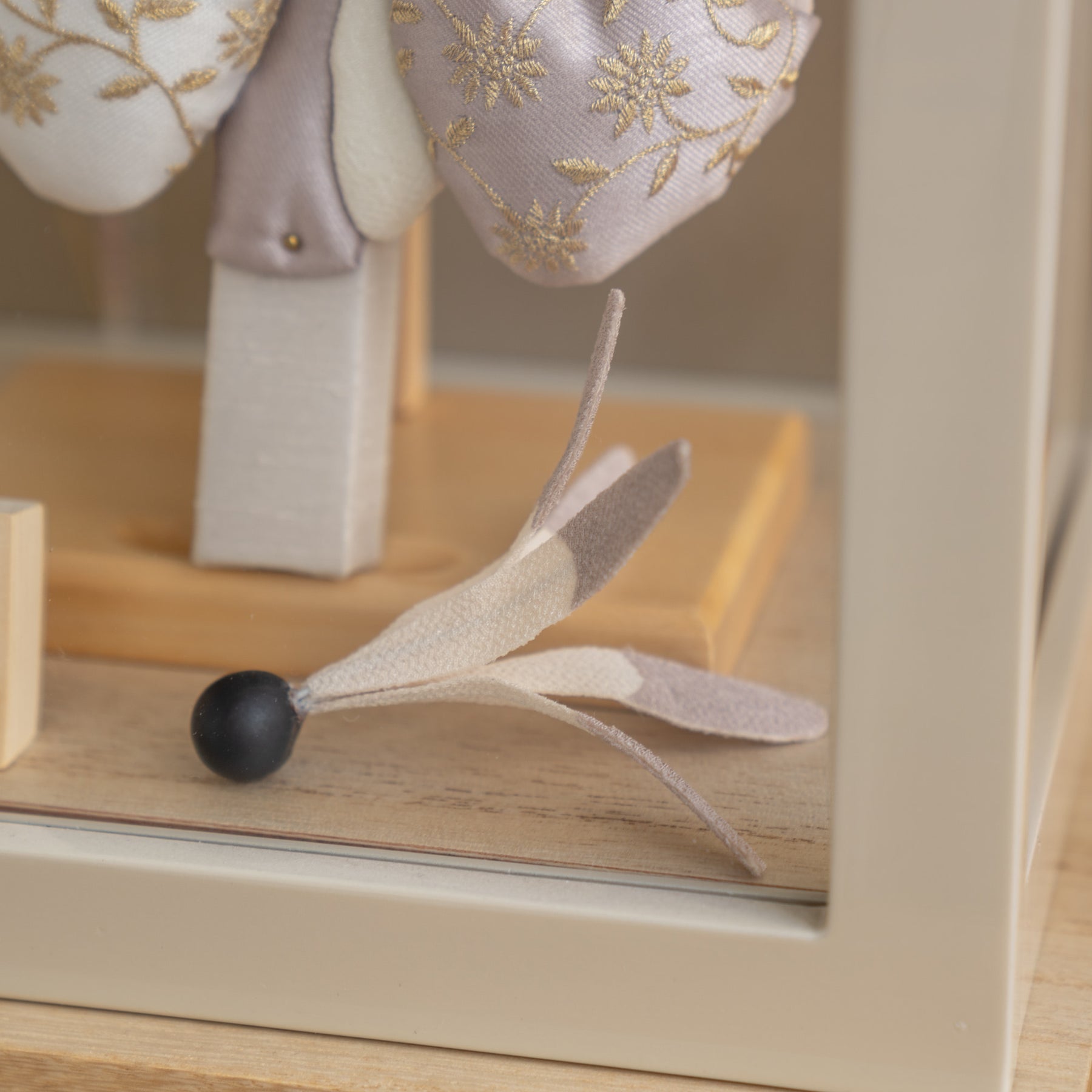 羽子板ケース ロマネ ベージュ 8号 蔦刺繍