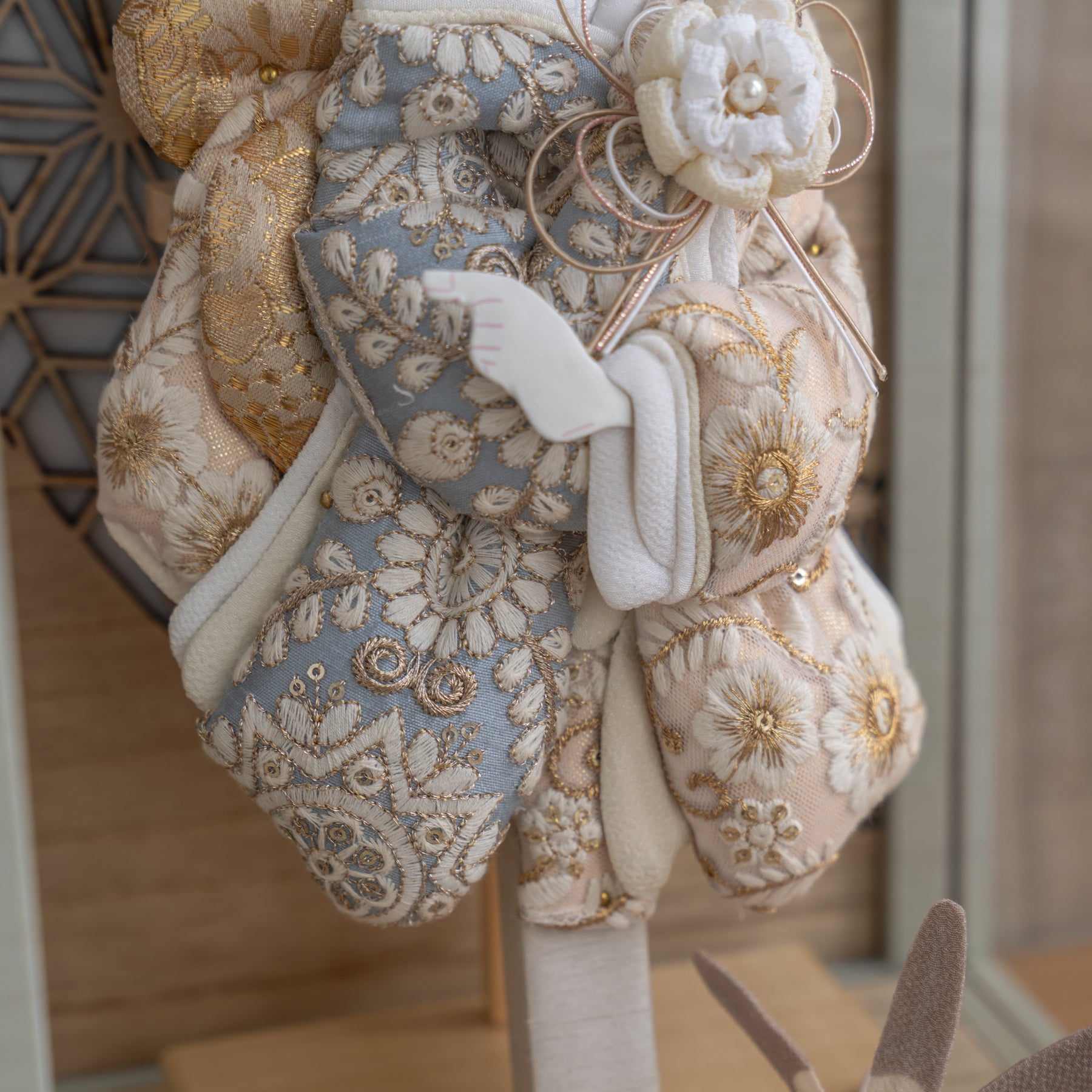 羽子板ケース ロマネ ベージュ 8号 華紋刺繍