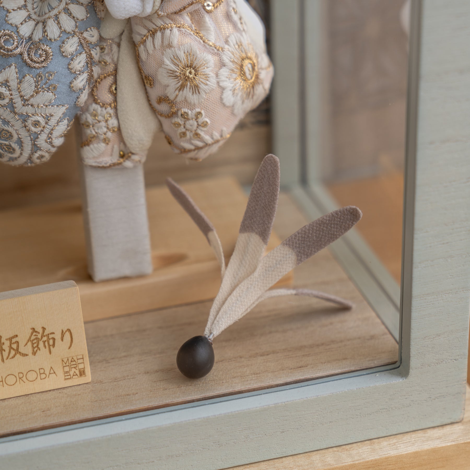 羽子板ケース ロマネ ベージュ 8号 華紋刺繍