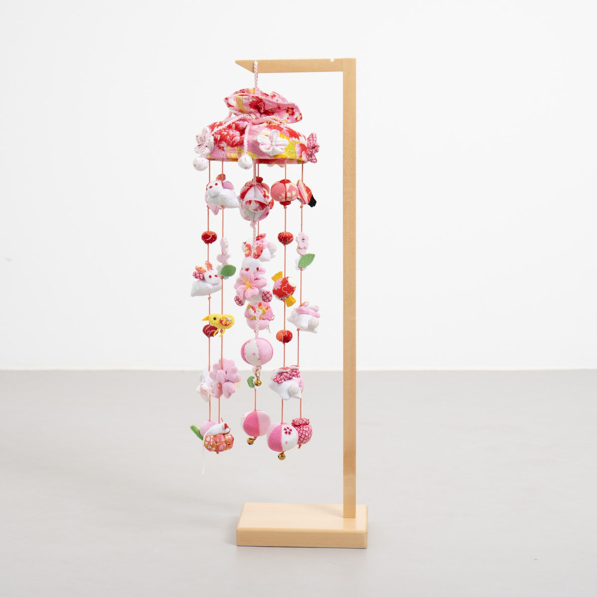 雛人形 つるし雛 華うさぎ 白木台 特小 高さ47.5cm