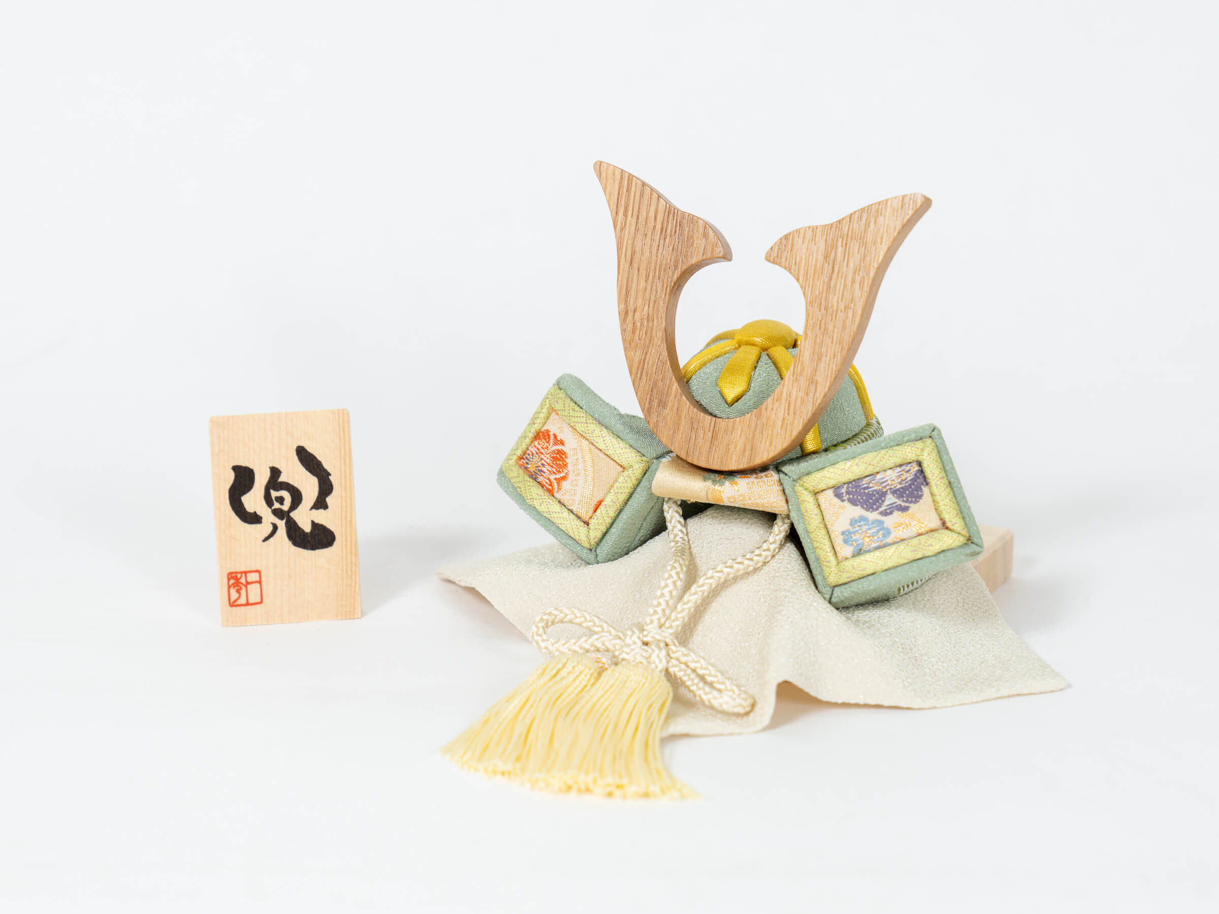 五月人形 葵 木目込み兜飾り 一秀